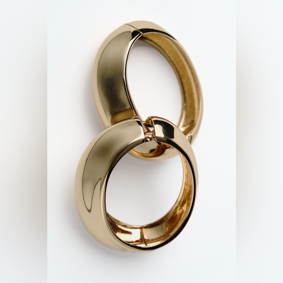 Zara Jewelry - NWOT. Zara Golden Pack of Two Rigid Metal Bracelets.